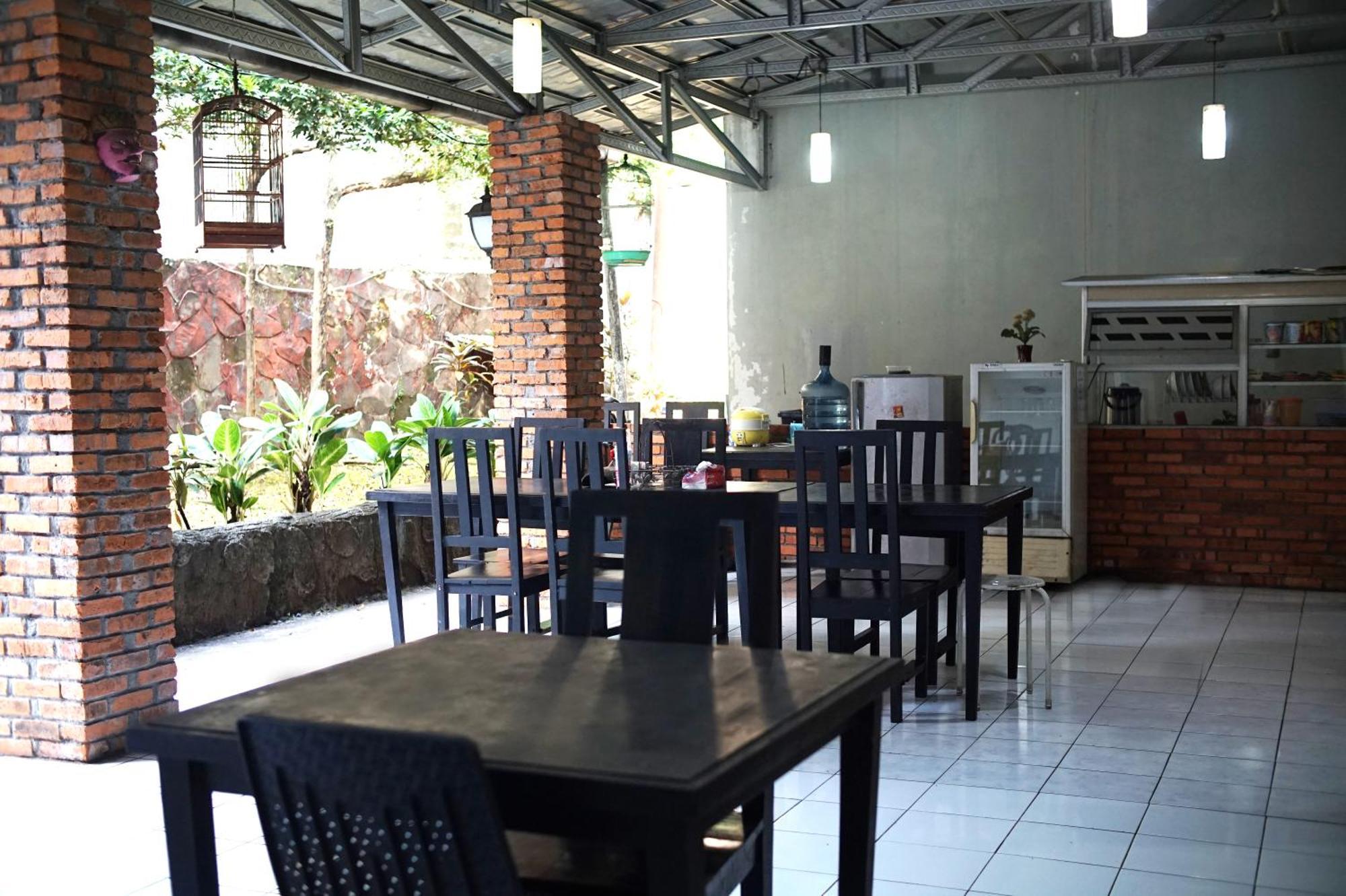 Ruang Tidur At Dpalma Bogor Hotel Exterior photo